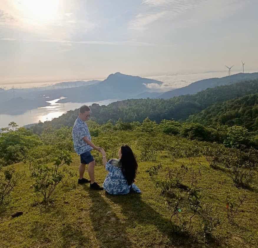 Đỉnh Cu Vơ ngắm bình minh và săn biển mây